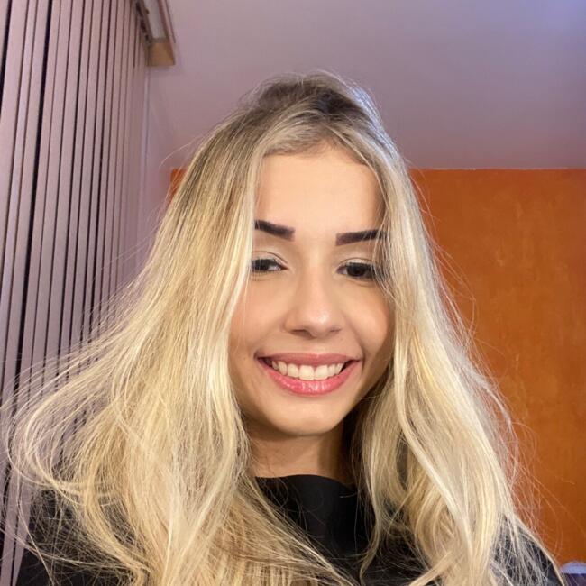 Babysitter in Contagem: Júlia