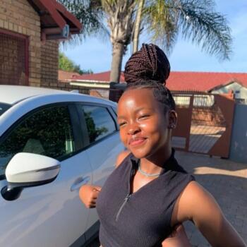 Nanny Johannesburg: Lizwelitine Mashingaidze