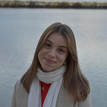 Babysitter in Almada: Monica