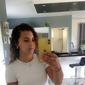 Babysitter in Bergerac: Dounya