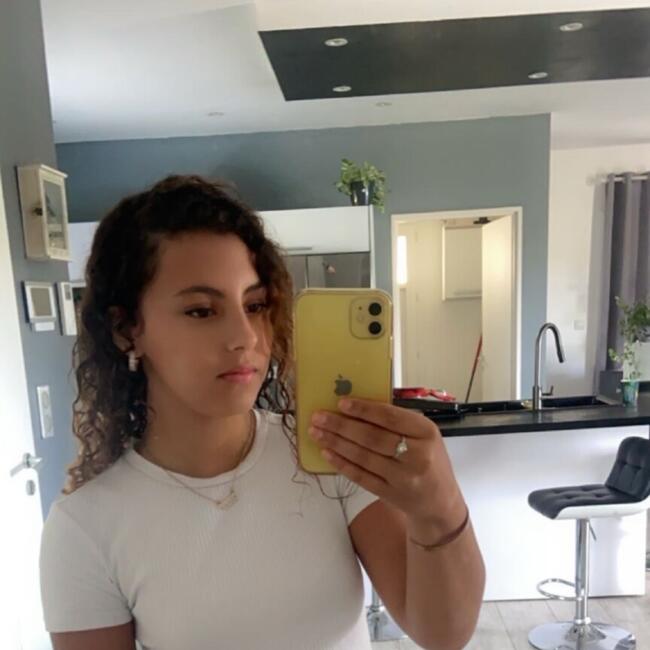 Babysitter in Bergerac: Dounya