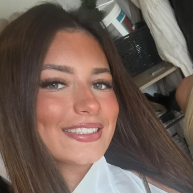 Babysitter in Canterbury: Lacey - Lou