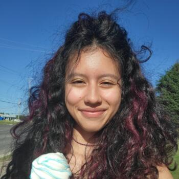 Babysitter in Hamilton: Mariana