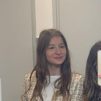 Babysitter in Feillens: Nina