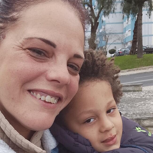 Trabalho de babysitting em Olival Basto: Raquel