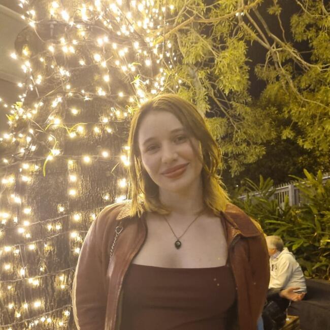 Babysitter in Sydney: Holly