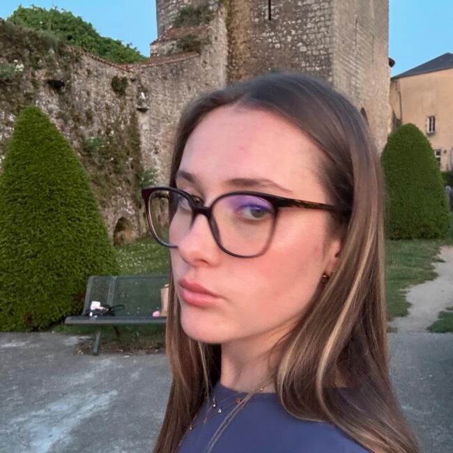Babysitter in Saint-Pardoux: Ombeline