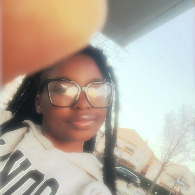 Babysitter in Saint-Priest: LAWANI