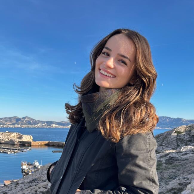 Babysitter in Marseille: Clara