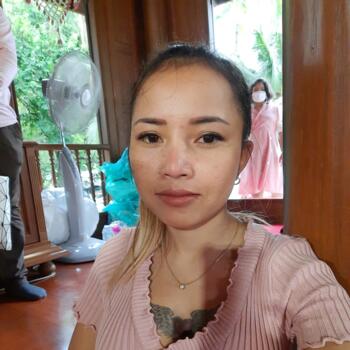 Babysitter in Bangkok: Sachi