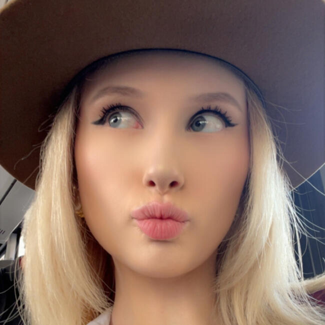 Babysitter in Munich: Madeleine Claire Jaschke