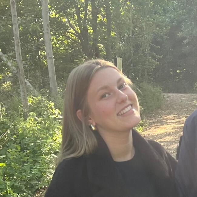 Babysitter in Ostend: Emely