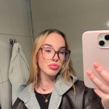 Babysitter Eys: Faye