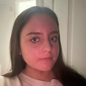 Babysitter in Farnborough: Olivia