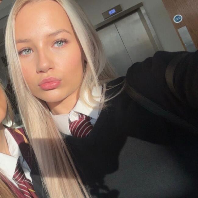 Babysitter in Worcester Park: Lily