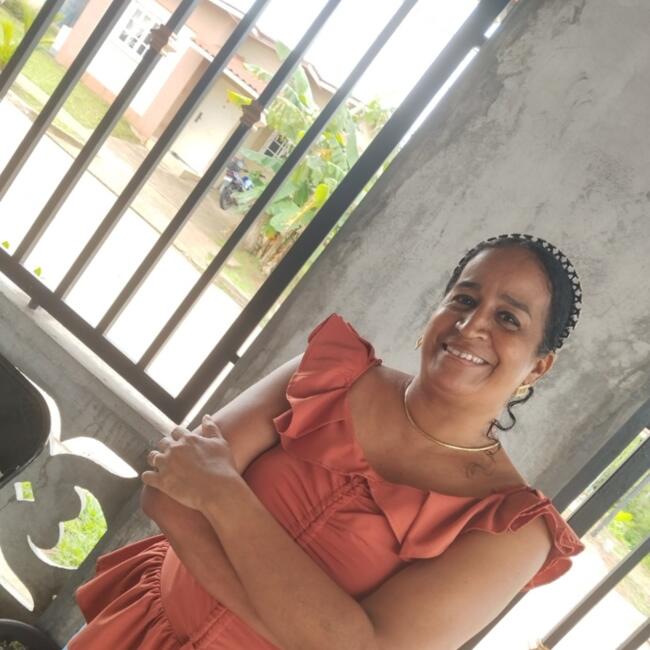 Babysitter in Nuevo Emperador: Izel