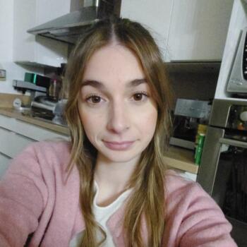 Babysitter in Saint-Julien-de-Coppel: Anaëlle