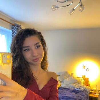 Babysitter in Luton: Victoria