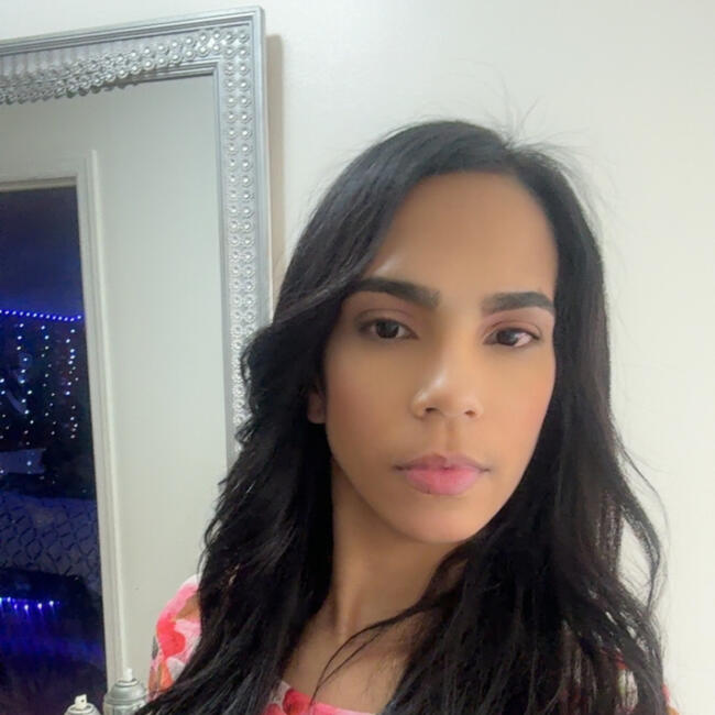 Babysitter in Lindenhurst: Gloria