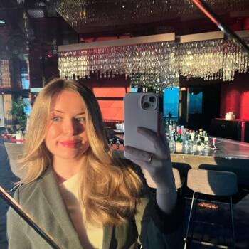 Babysitter in Melbourne: Mia