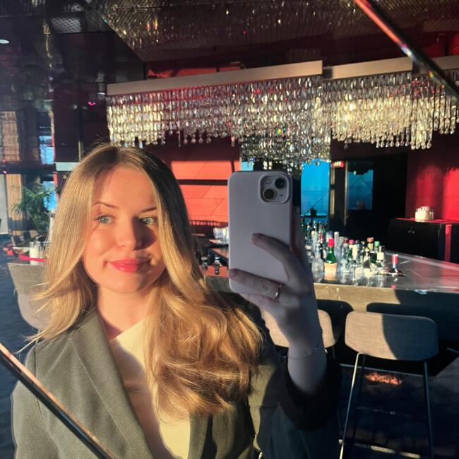 Babysitter in Melbourne: Mia