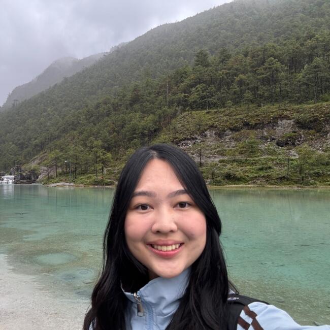 Babysitter in Singapore: Yang