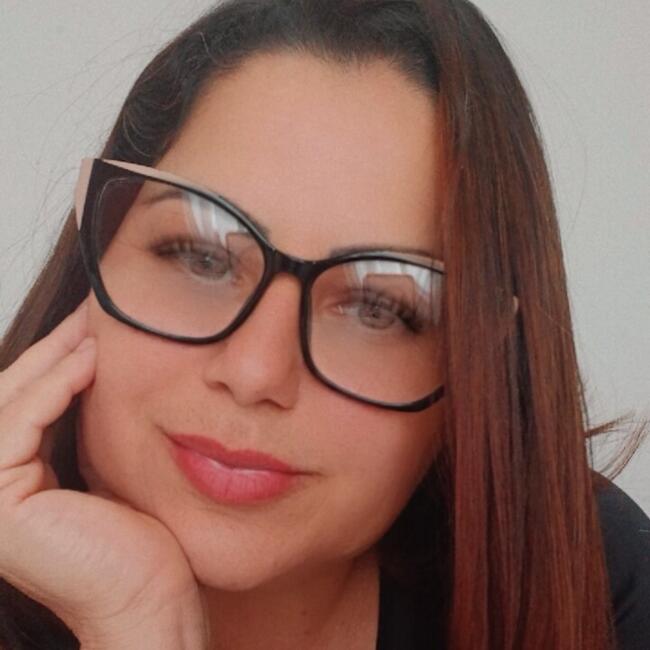 Babysitter in Vargem Grande Paulista: Viviane
