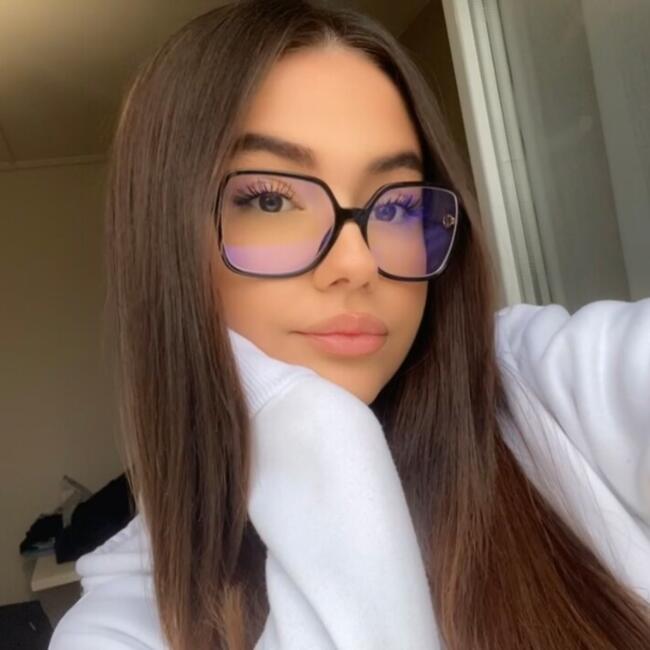 Baby-sitter à Malay-le-Petit: Lola