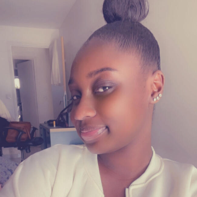 Babysitter in Fosses: Layannah