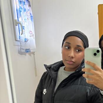 Babysitter in Meaux: Aliya