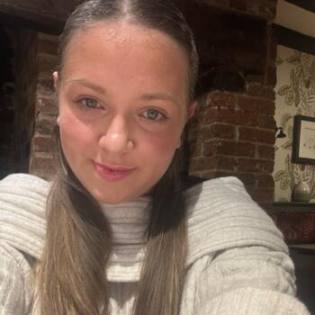 Babysitter in Lymington: Flora