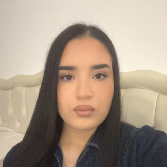 Babysitter in Amiens: Nora