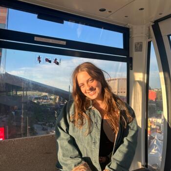 Baby-sitter in Calgary: Simone