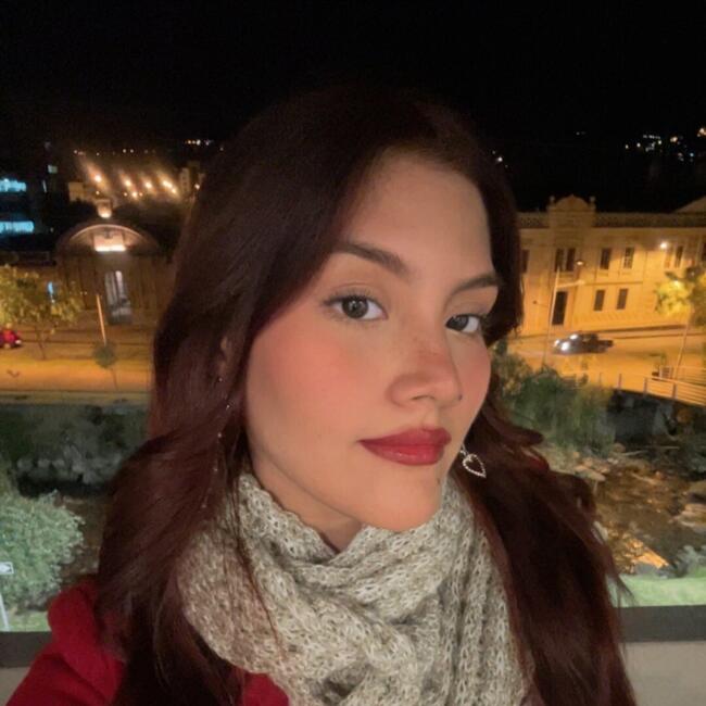 Babysitter in Galveston: Ainara