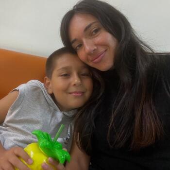 Δουλειά για babysitter στην περιοχή Cali: δουλειά φύλαξης παιδιών Ana maria