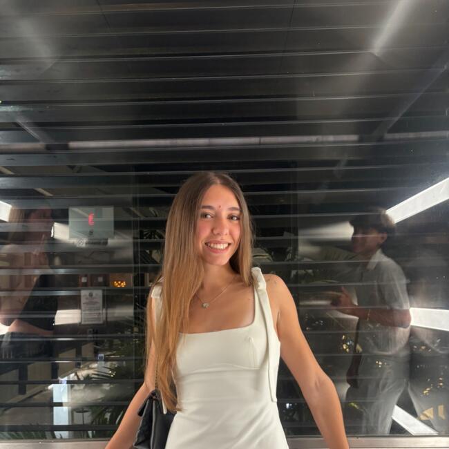 Babysitter in Aventura: Aimee