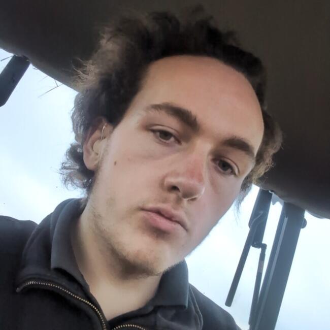 Babysitter in Newport Pagnell: Ash