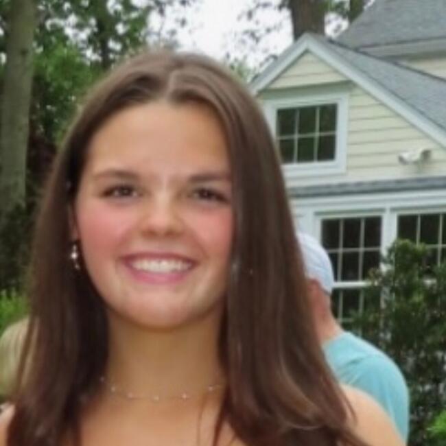 Babysitter in Weston (Connecticut): Nora