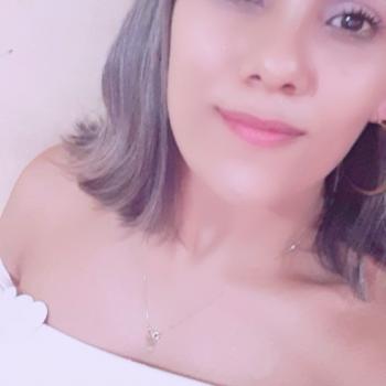 Niñera Bosques: Camila