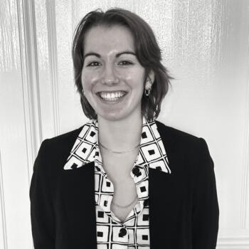 Babysitter in Paris: Emma