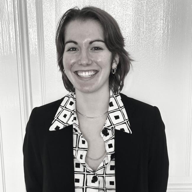 Babysitter in Paris: Emma