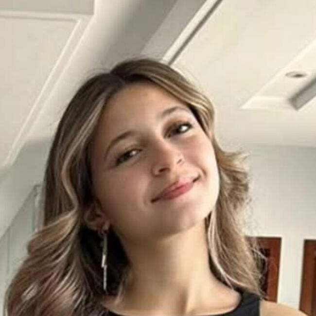 Babysitter in Montreal: Elissa