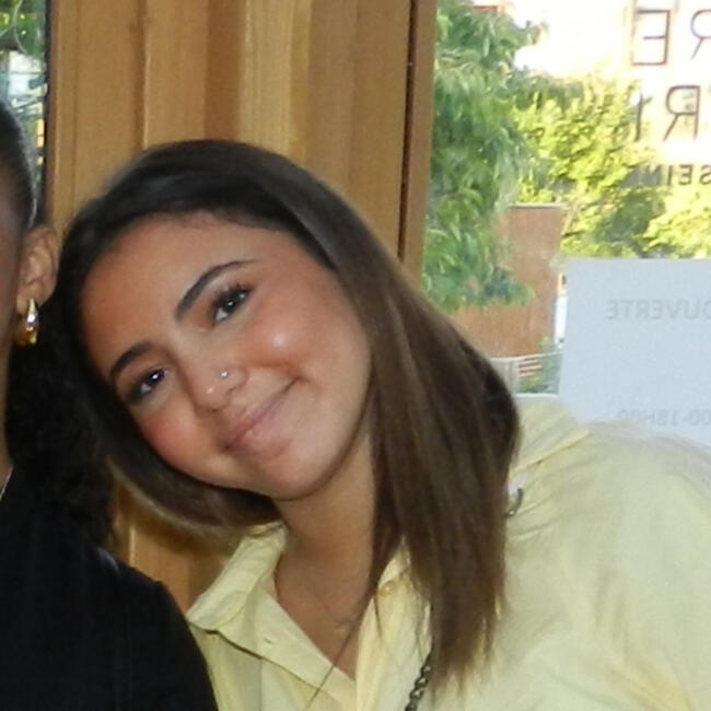 Babysitter in Saint-Ouen: Myriam