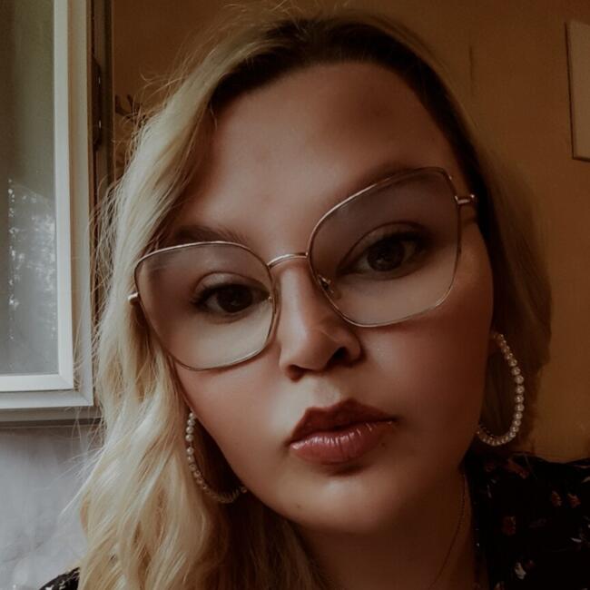 Babysitter in Couches: Virginie