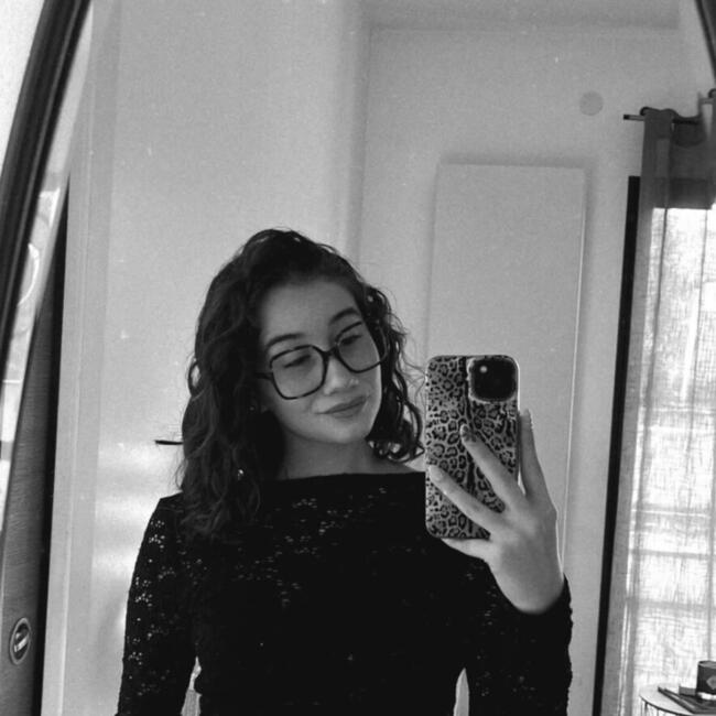 Babysitter in Breuillet: Maya