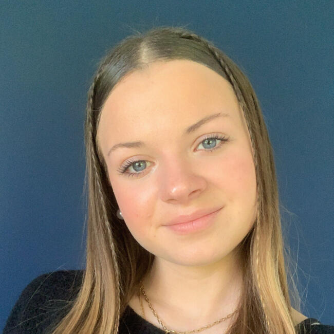 Babysitter in Bescat: Eline