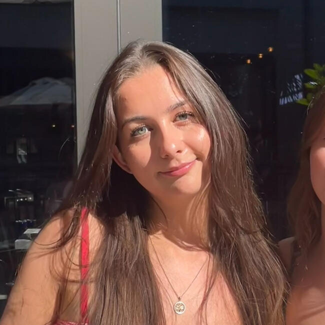 Babysitter in Ashburton: Lily