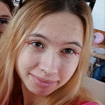 Babysitter in Győr: Lara