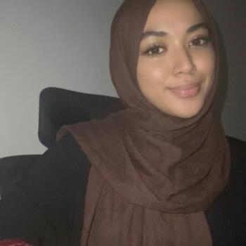 Babysitter Puchong Batu Dua Belas: Syifa az