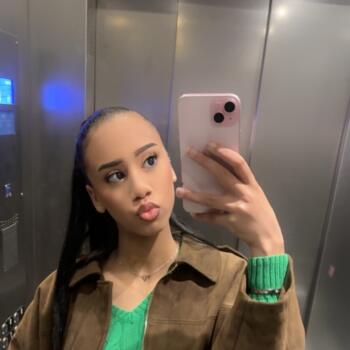 Babysitter in Saint-Denis: Méllina